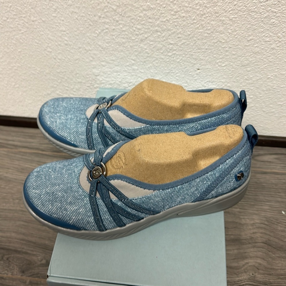 Bzees Women's Niche Slip On - Picture 6 of 8
